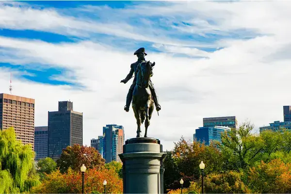 Monumento em parque de Boston, no estado de Massachusetts, Estados Unidos