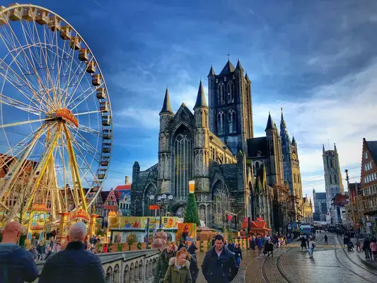 Igreja na cidade de Gent, na Bélgica