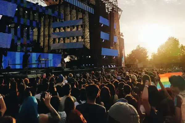 Pessoas em frente ao palco do Lollapalooza