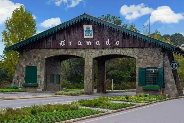 Pórtico de entrada da cidade de Gramado, RS
