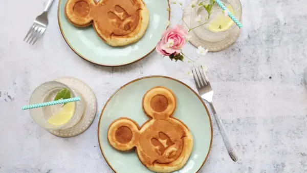 Panquecas com formato de Mickey na Disney