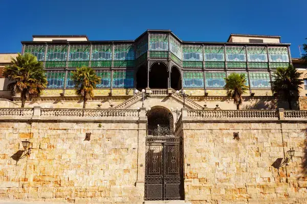 Entrada da Casa Lis, Museu de Art Nouveau e Art Deco