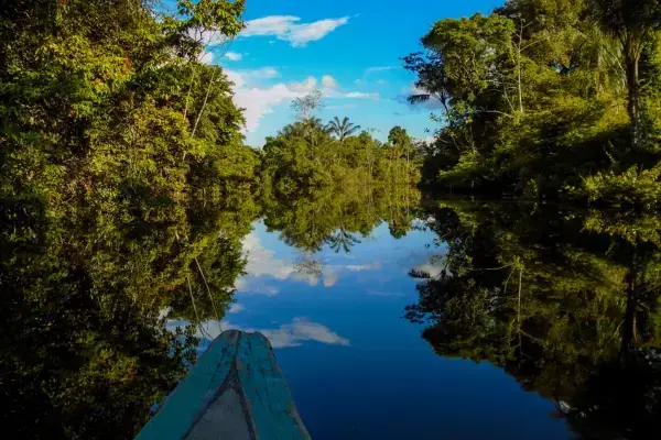 Barco no rio Amazonas, Amazônia, Brasil