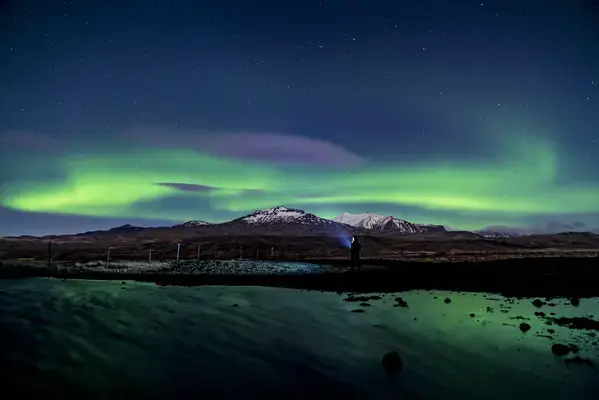 foto aérea do céu verde iluminado do lago myvath