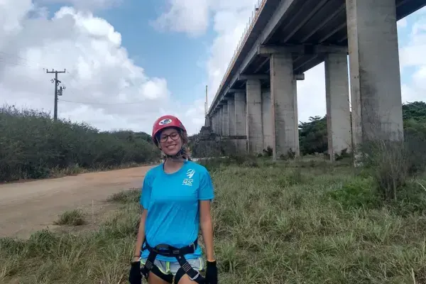 Emilly embaixo da Ponte Newton Navarro