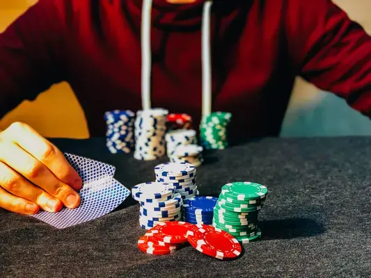 jogo de azar em cima da mesa