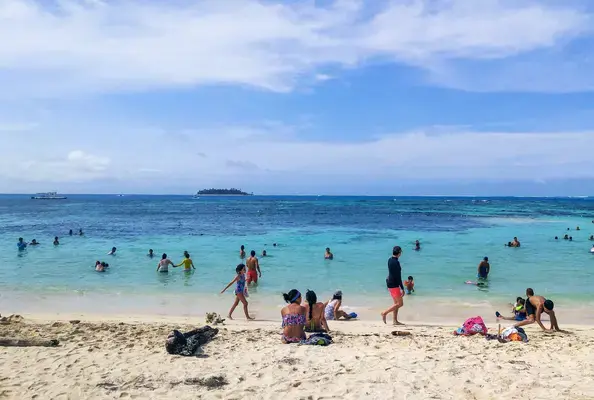Praia de Spratt Bight em San Andrés