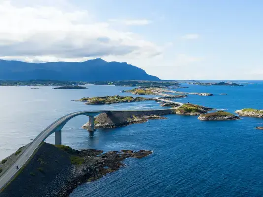Ponte em Averoy, Noruega