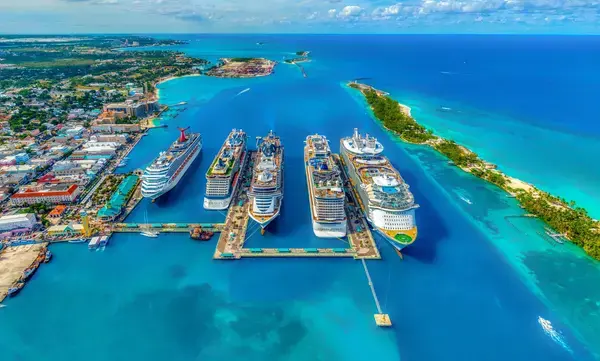 imagem aerea de navios estacionados no mar