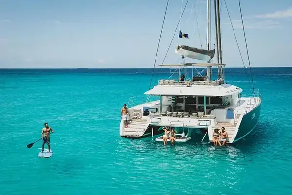 Cruzeiro de catamarã de luxo Barbados 2023