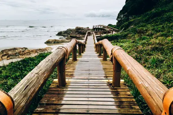 Pier de entrada para praia na Ilha do Mel, Paraná