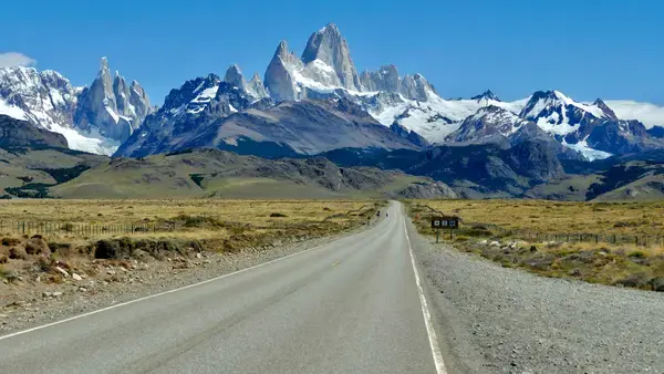 Rodovia em direção ao El Calafate, na Patagônia argentina