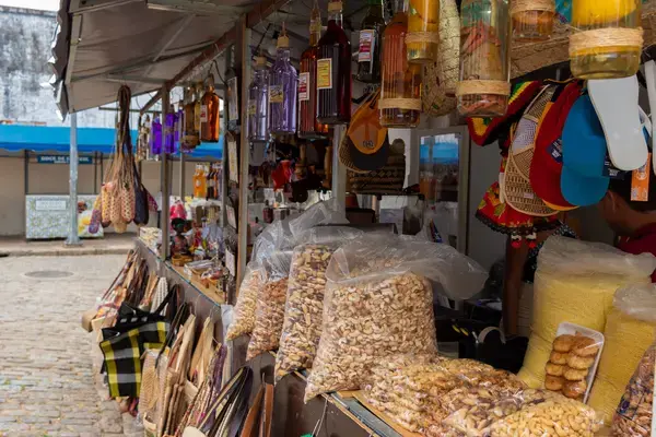 Barraca com produtos típicos no Centro Histórico de São Luís, Maranhão, Brasil