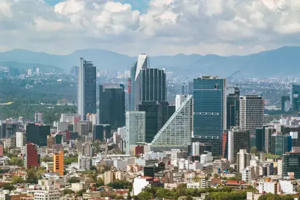 Prédios e montanhas da Cidade do México