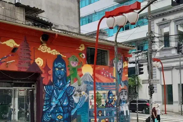 Grafite em muro na Liberdade, São Paulo