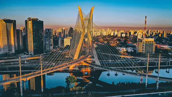 Ponte estaiada em São Paulo, SP