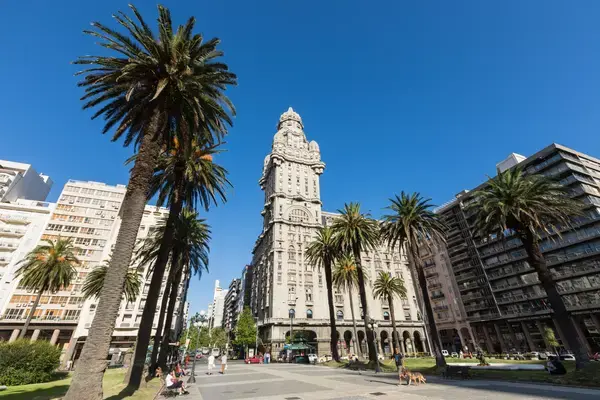 Centro de Montevidéu, capital do Uruguai (Fonte: Adobe Stock)