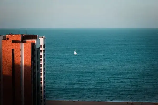 Imagem de prédio em Fortaleza com vista para o mar