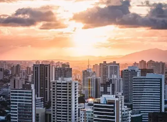 Prédios e por do sol em Fortaleza, Ceará