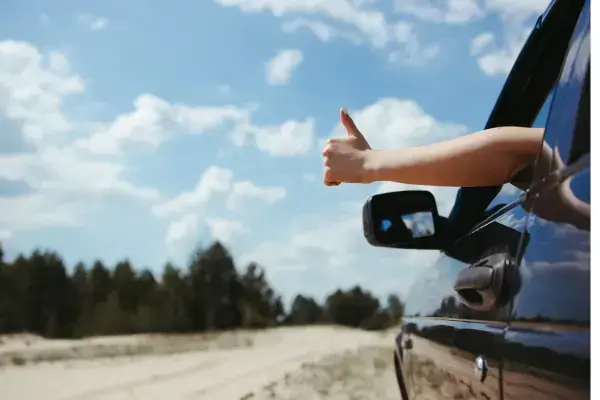 imagem do carro na estrada