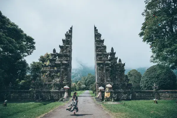 Entrada de templo em Bali, Indonésia (Fonte: Unsplash)