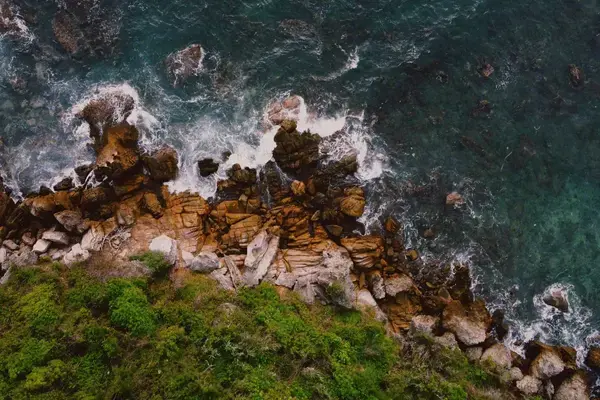 Vista aérea de praia em Puerto Escondido (Fonte: Unsplash)