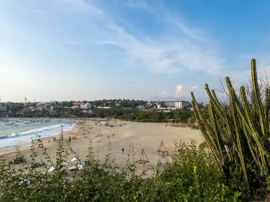 Praia em Puerto Escondido, Oaxaca, México (Fonte: Unplash)