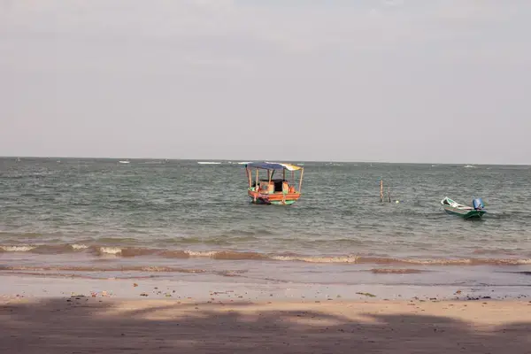 Barco na maré baixa em praia na Ilha de Boipeba, Bahia Fonte: Arquivo Pessoal