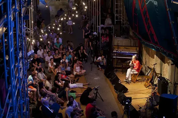 Apresentação do Teatro Oficina em São Paulo, Fonte: Zé Carlos Barretta from São Paulo, Brasil, CC BY 2.0 via Wikimedia Commons