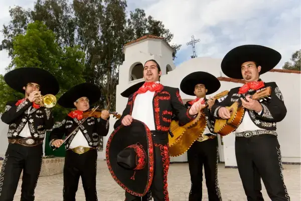 músicos mexicanos se apresentando