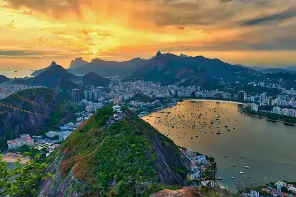 Cidade do Rio de Janeiro ao entardecer
