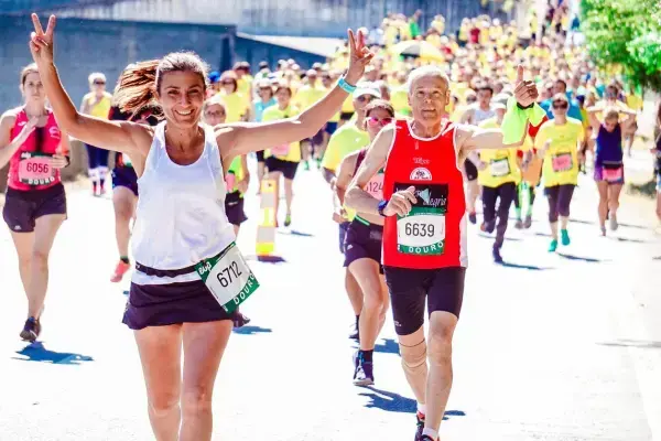 Participantes de Maratona correndo