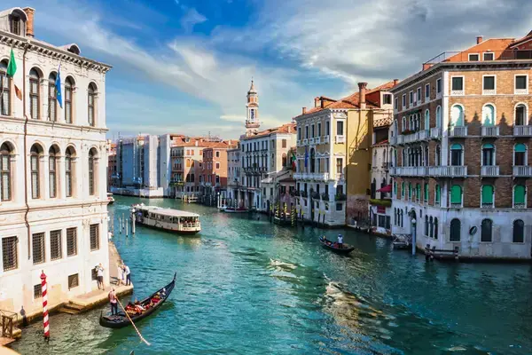 Canais de Veneza (Fonte: Unsplash)