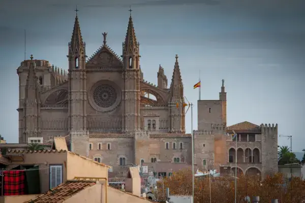 Catedral da vila medieval de Pollença, em Maiorca, Espanha