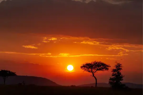 Por do sol em paisagem natural da Tanzânia