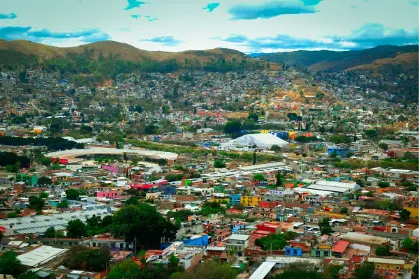 casinhas coloridas no horizonte