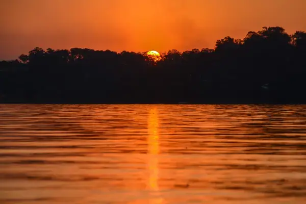 Pôr do sol na Represa de Guarapiranga (Fonte: Canva)