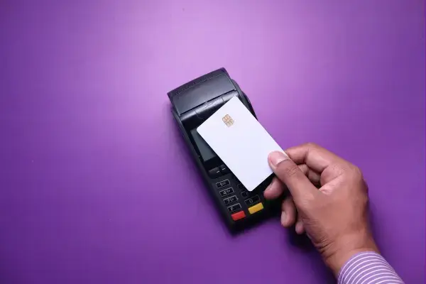 Muitos cartões oferecem o acúmulo de milhas após certa quantidade de gastos!