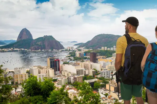 vista em trilha no rio de janeiro (Fonte: Canva)