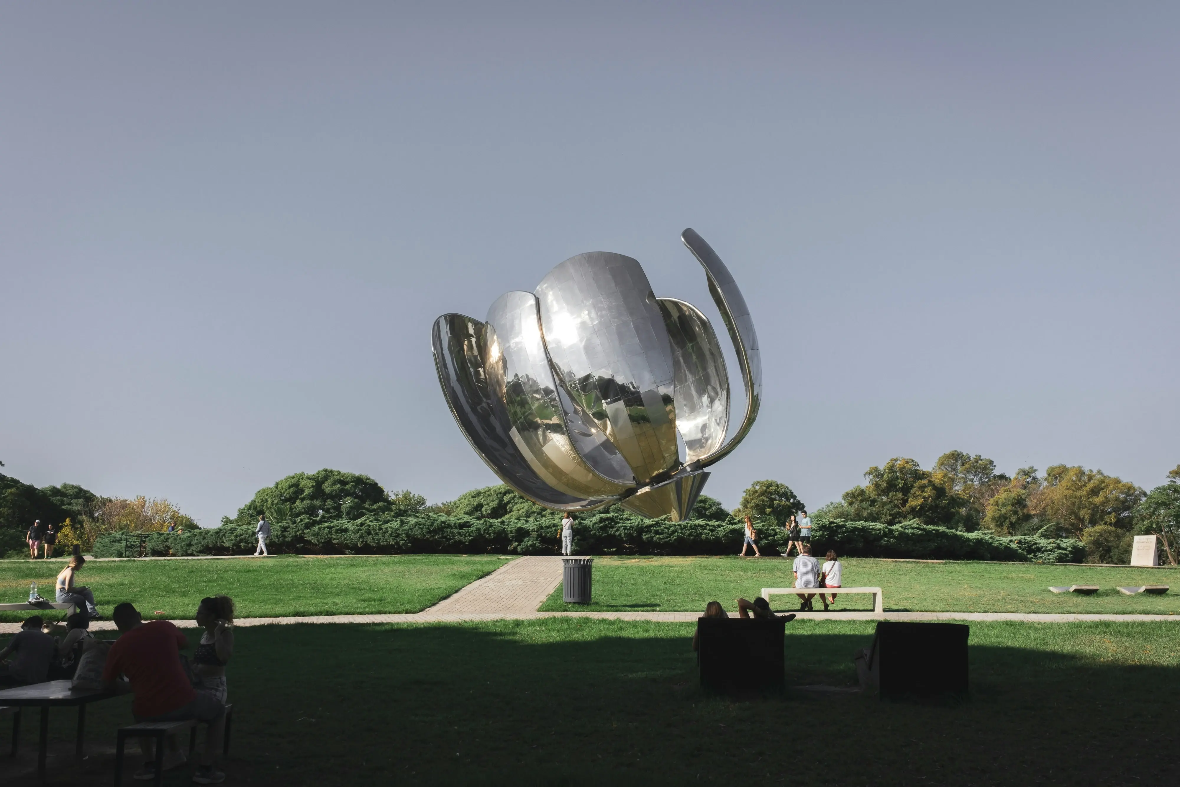 Escultura Floralis Generica em Buenos Aires (Fonte: Unsplash)