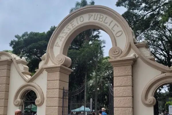 Entrada do Passeio Público em Curitiba (Fonte: Arquivo Pessoal)