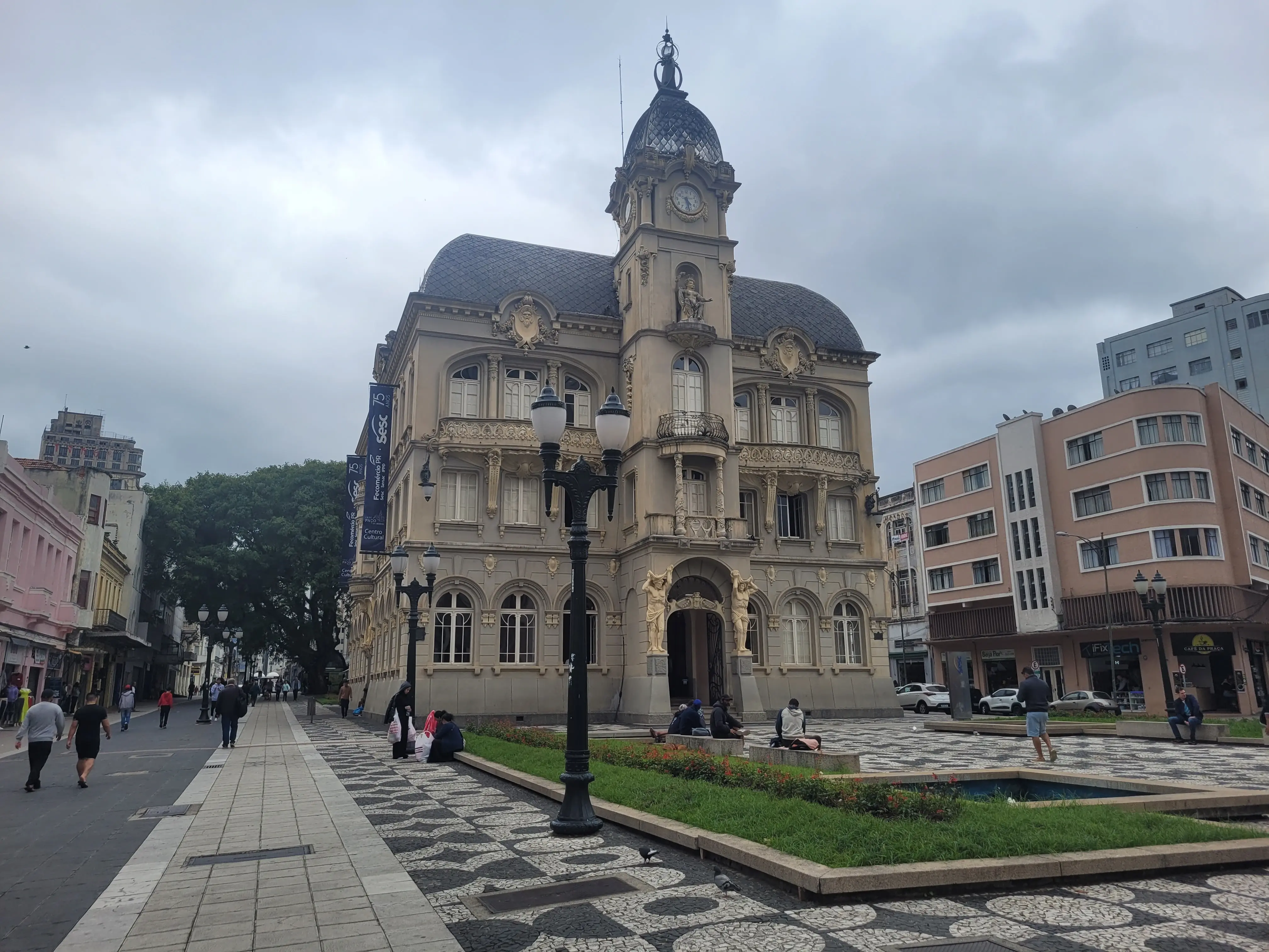 Fachada do SESC Paço da Liberdade em Curitiba (Fonte: Arquivo Pessoal)