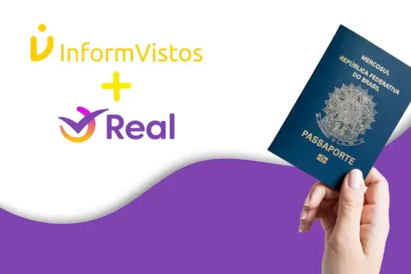 Imagem com logo da InformVistos e da Real e mão segurando um passaporte brasileiro (Fonte: Real Seguro Viagem)