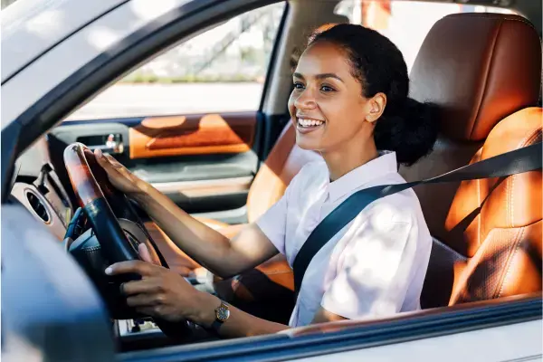 Seja de carro ou moto, o seguro viagem continua indispensável (Fonte: UnsPlash)
