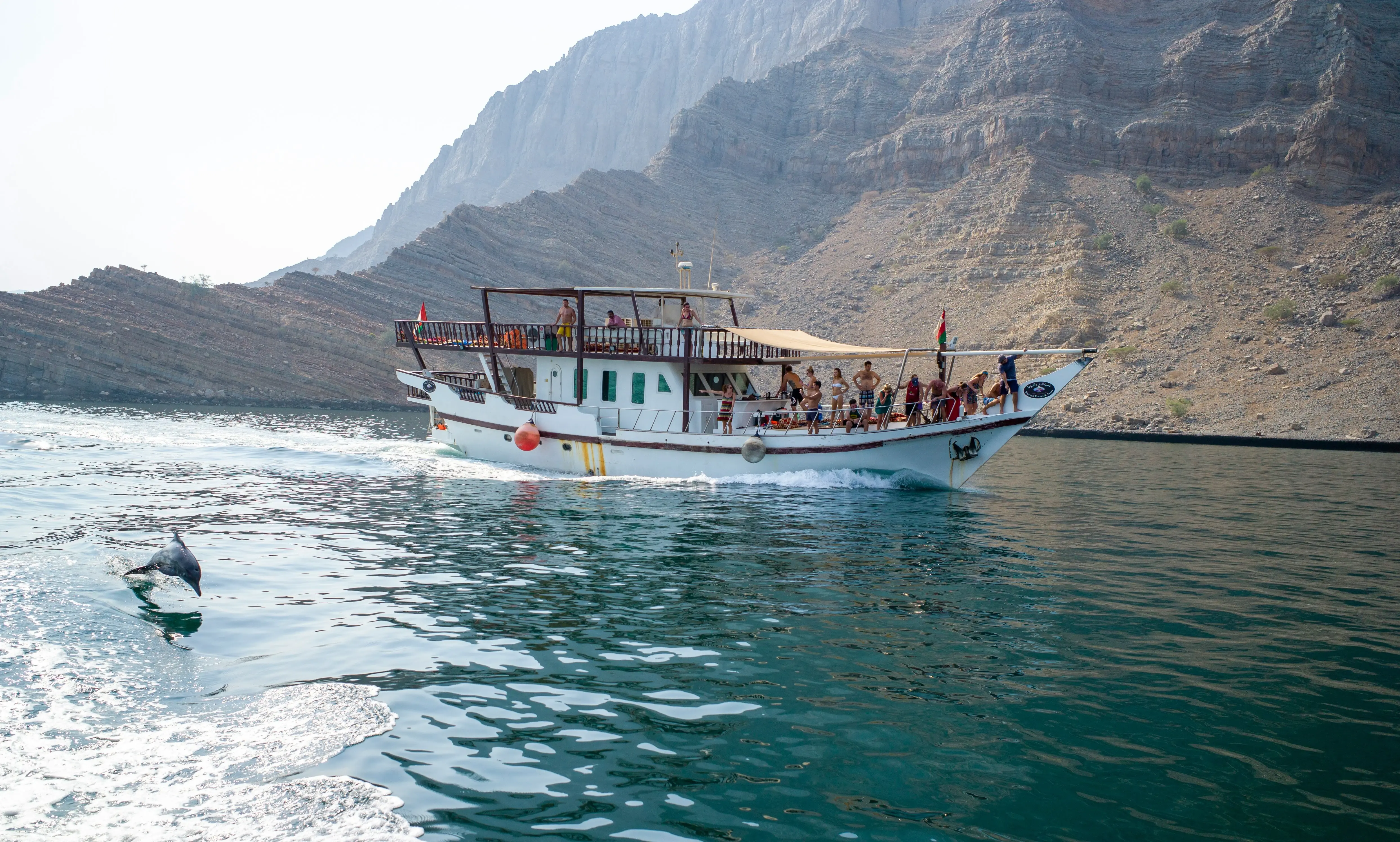 Barco na Península de Musandam, no Omã (Fonte: Unsplash)