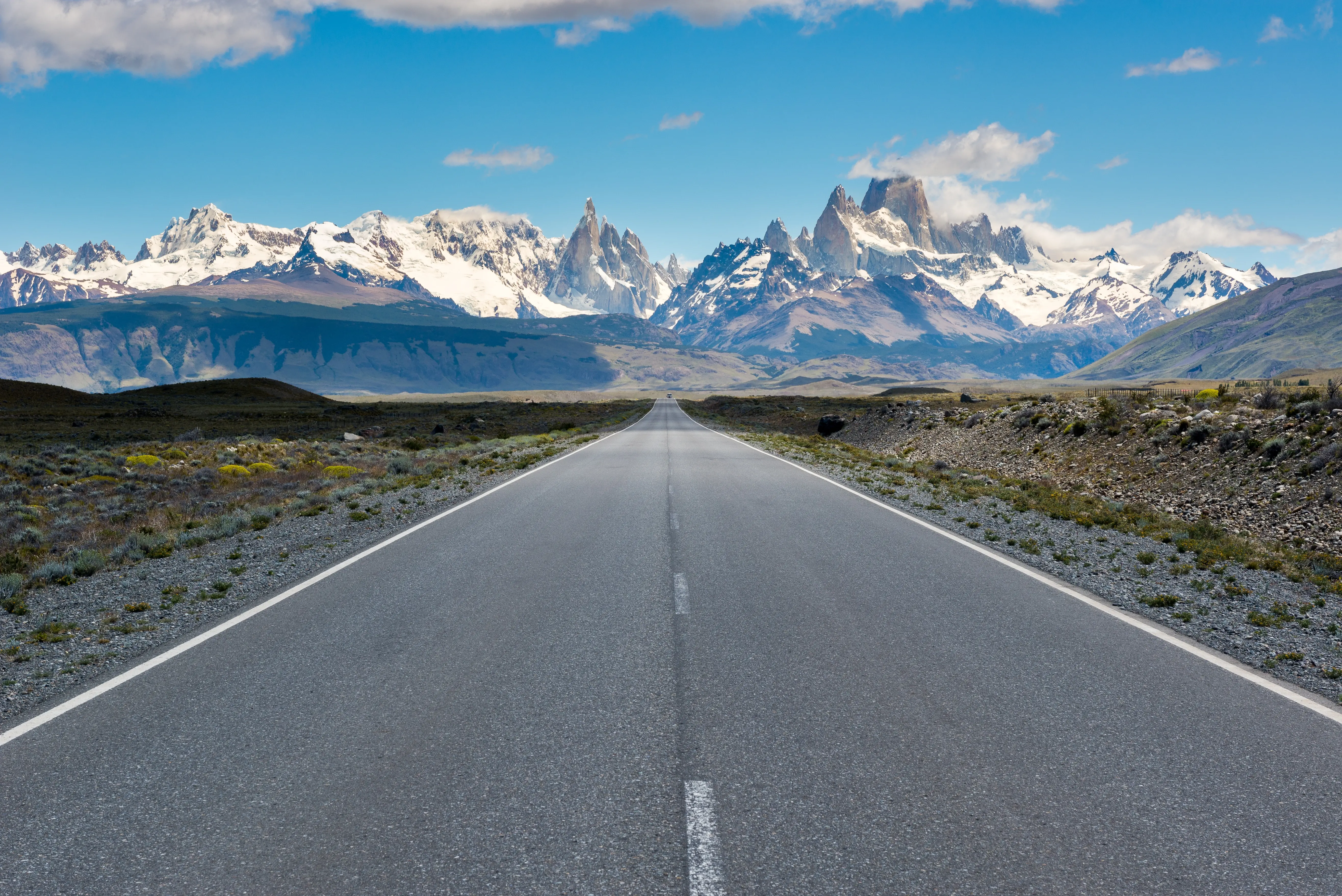 Cerro Torre e Fitz Roy da Rota 23, El Chalten, na Argentina Fonte: Adobe Stock