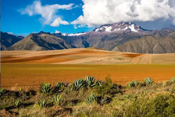 Paisagem montanhosa de lugar na Bolívia