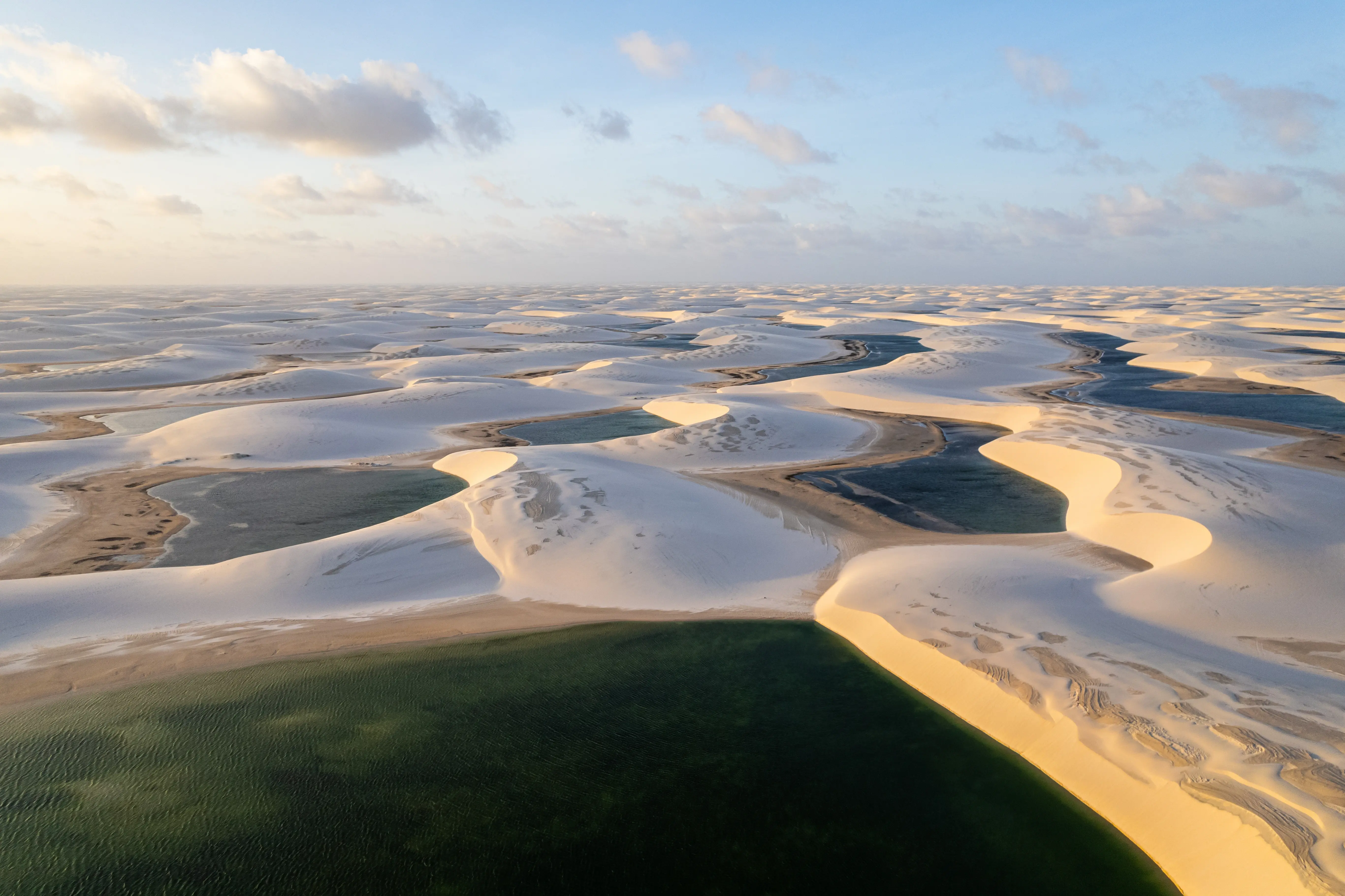 Vista aérea dos Lençóis Maranhenses (Fonte: Adobe Stock)