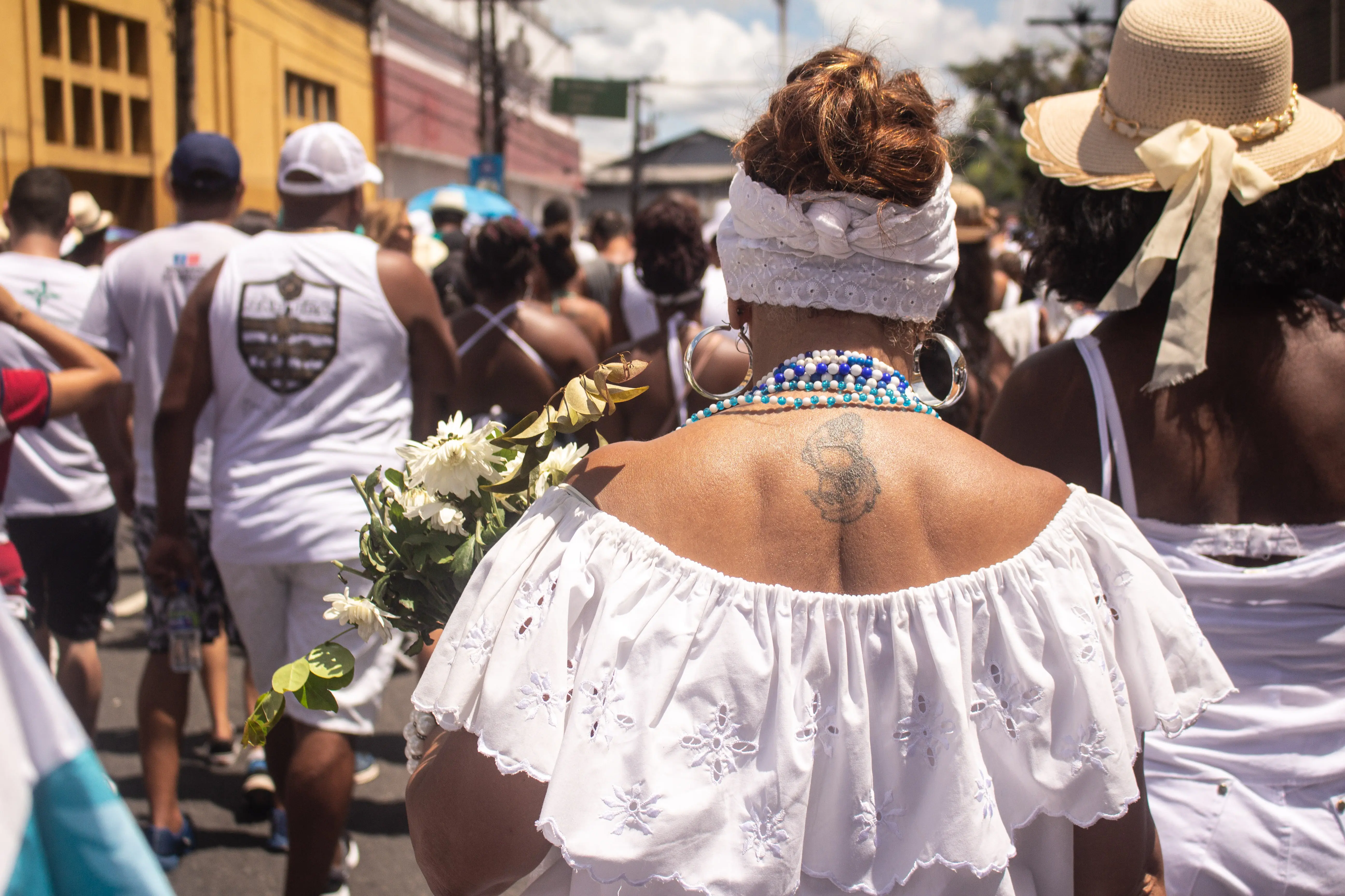 Mulher com vestes típicas na Lavagem do Bonfim, em Salvador (Fonte: Arquivo Pessoal)