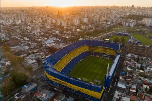 Visão de cima de La Bombonera, estádio do Boca Juniors, em Buenos Aires